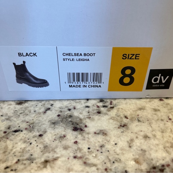Dolce Vita Women's LEIGHA Chelsea Lightweight Ankle 1.25" Heel Boot Black 8 MOTO - Picture 5 of 10